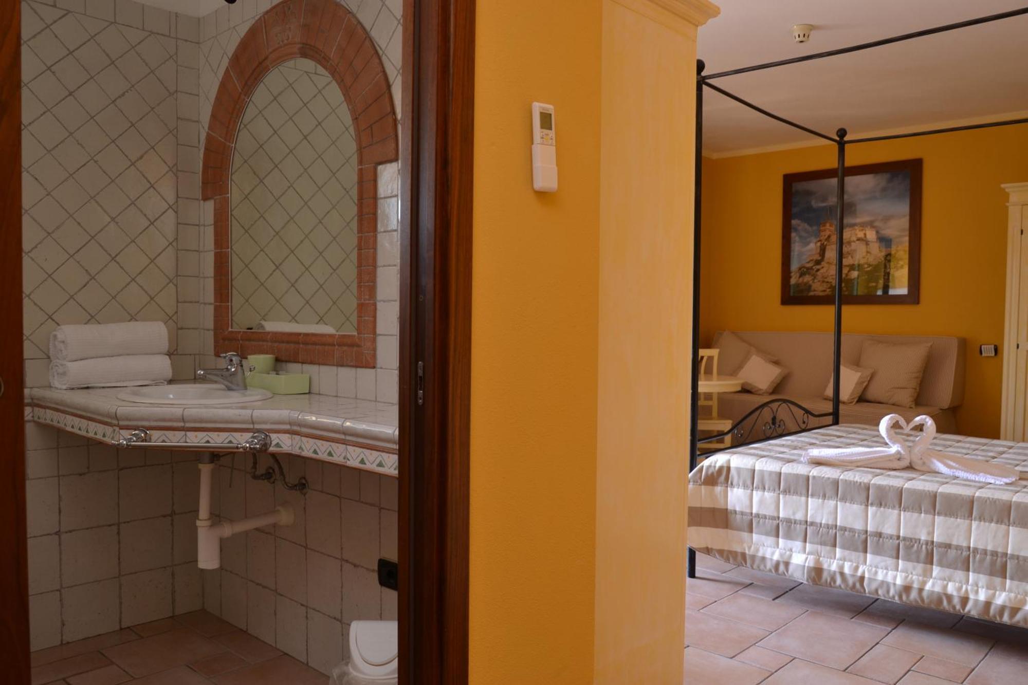 Hotel Villa Del Parco La Maddalena  Bilik gambar
